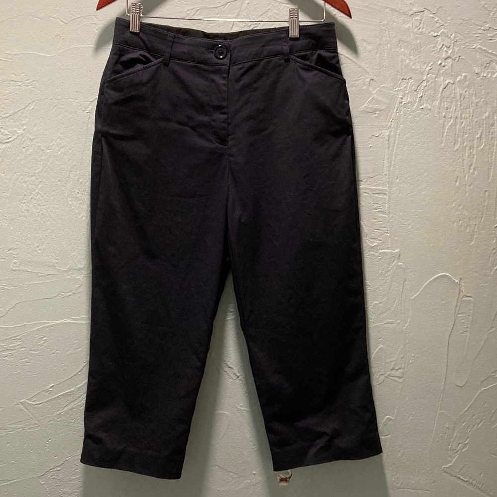 Counterparts
10 black Capris
Front / Back pockets